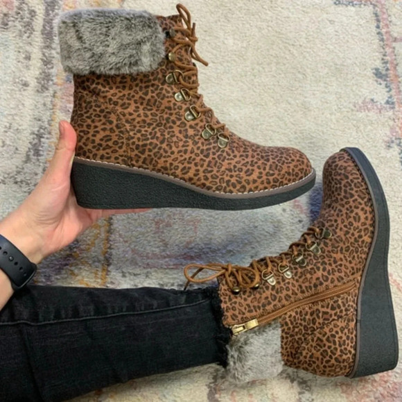 New! Corkys Fox Bay Leopard Ankle Lace Up Wedge Fur Boots 10 - Picture 3 of 3